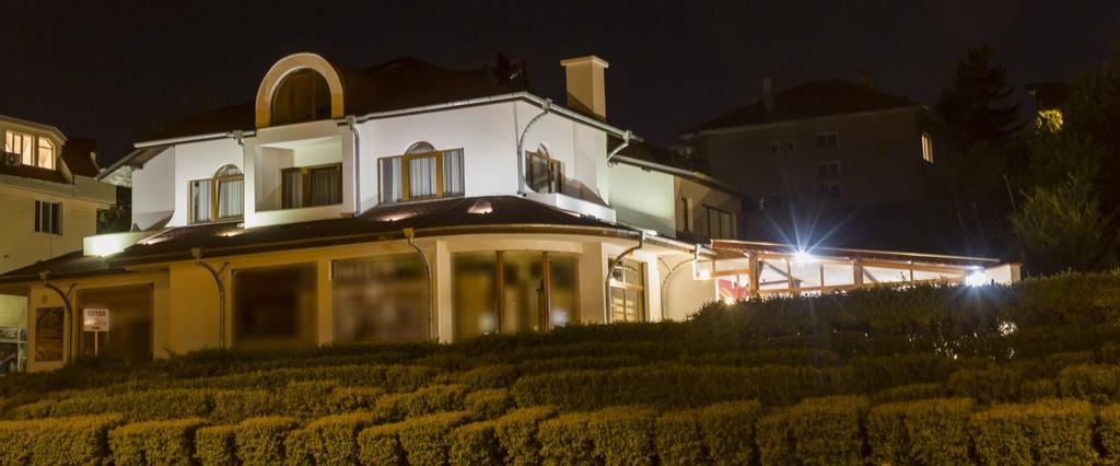 Hotel Gabrisa Razgrad エクステリア 写真